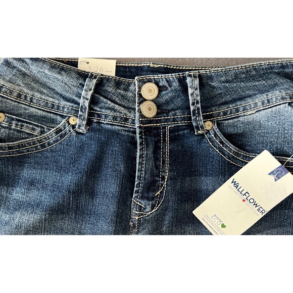 Wallflower Short Luscious Curvy Fit Bootcut Jeans Women’s Size 3/26 Camile NWT - Picture 6 of 16